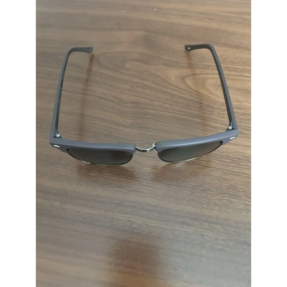 Tommy Hilfiger no scratches